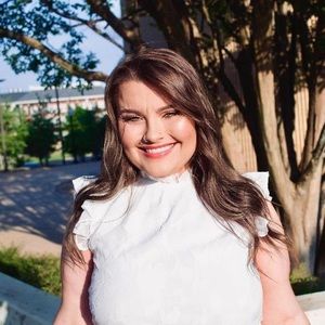 Meet your Posher, Laura